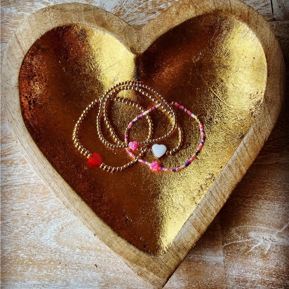 Heart 💘
Handmade 14k gold filled stretch onyx heart bracelet - Picture 7 of 7